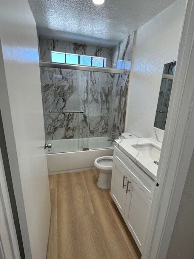 Building Photo - BEAUTIFUL NEWLY REMODELED 2 BEDROOM/1 BATH...