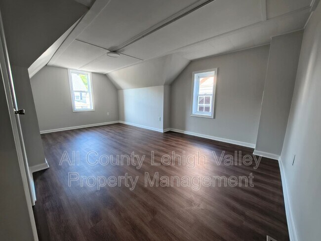 Building Photo - 20 E Prospect St