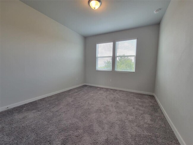 Building Photo - 1301 Showbox St