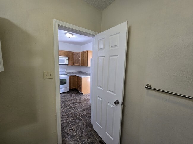 Building Photo - 330 Cottage St