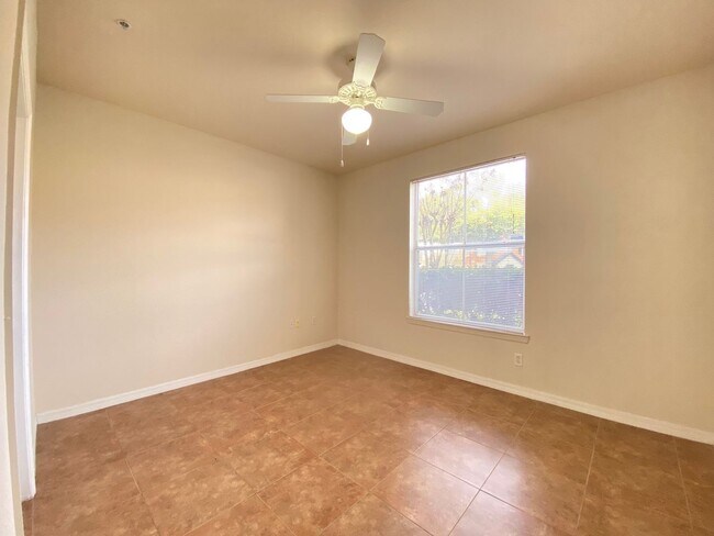Building Photo - 6025 Westgate Dr