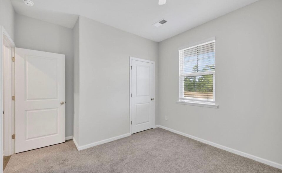 Building Photo - 2039 Willowleaf Dr