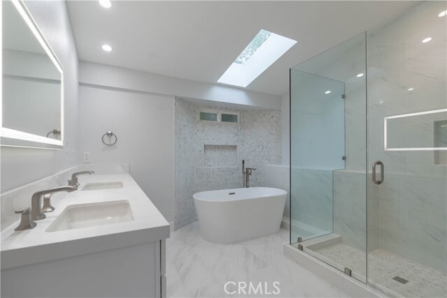 Building Photo - 633 Vista Bonita