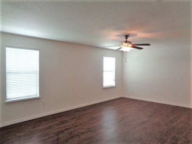 Building Photo - 11850 Thicket Wood Dr