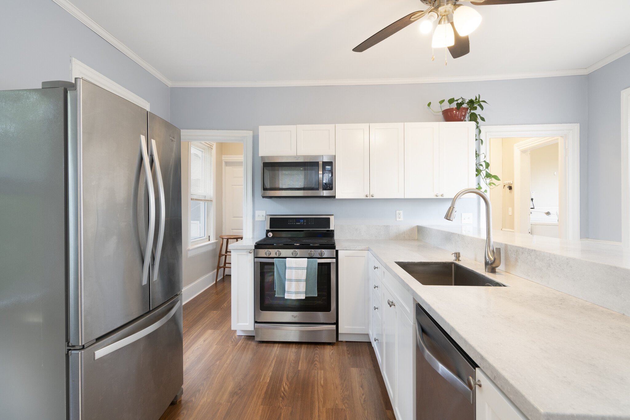 Kitchen - 590 River Ave