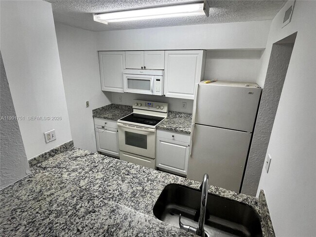 Building Photo - 2871 N Oakland Forest Dr