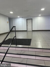 Building Photo - 5801 Quantrell Ave