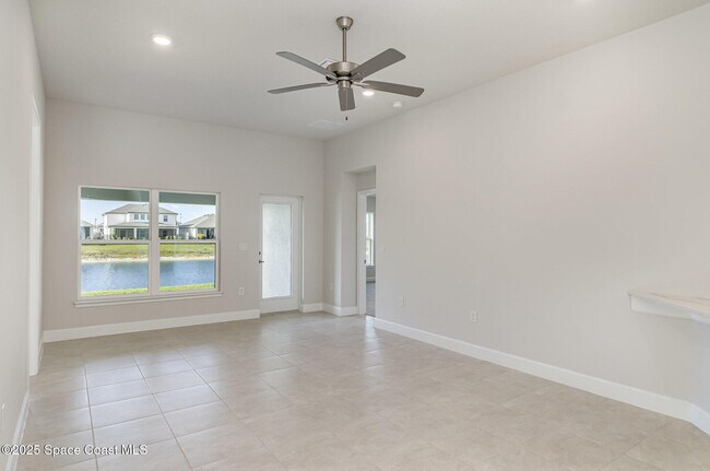 Building Photo - 2482 Carrick St