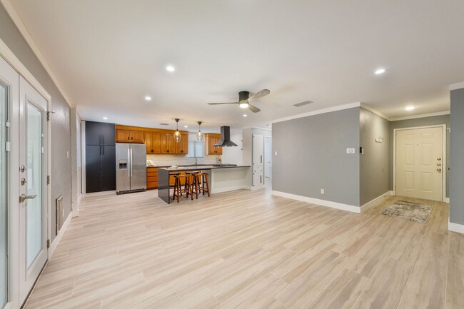 Building Photo - 7107 Barnsdale Way  Austin TX 78745