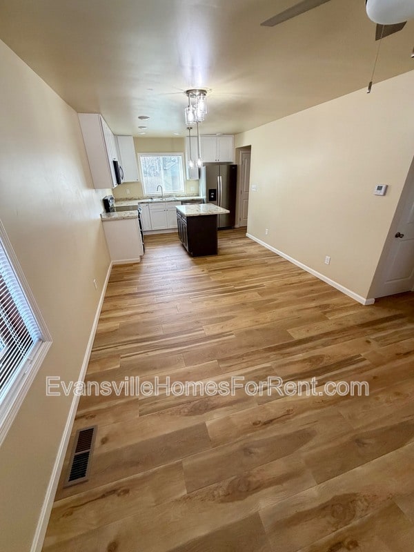 Building Photo - 513 S Kerth Ave