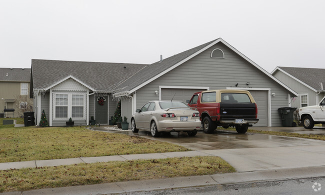 Building Photo - Lincoln Townhomes and Duplexes