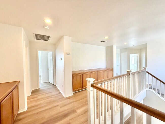 Building Photo - Spacious 3 Bedroom Home with Loft, Large Backyard & 2 Car Garage