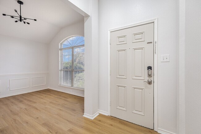 Building Photo - 745 Amhurst Ct
