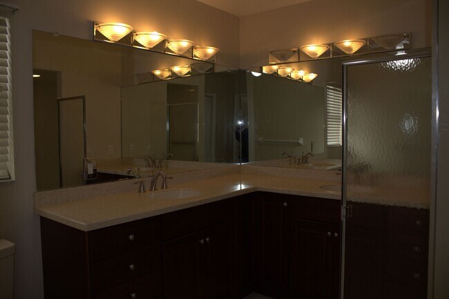 Building Photo - 3/2/3 Spring Hill Home