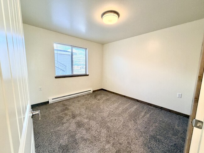 Building Photo - 901 Gibbon St