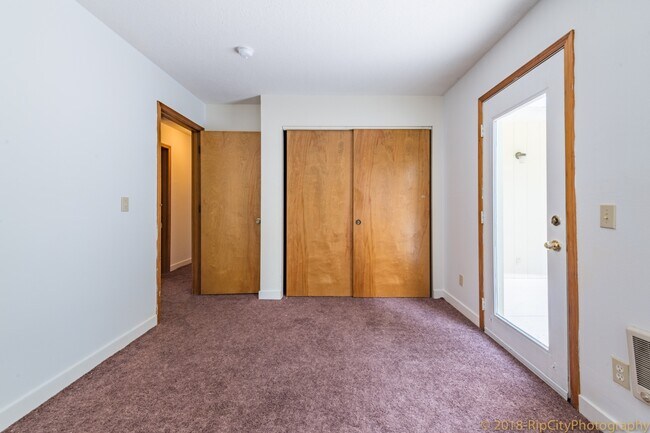 Building Photo - 3439-3439 SW 125th Ave