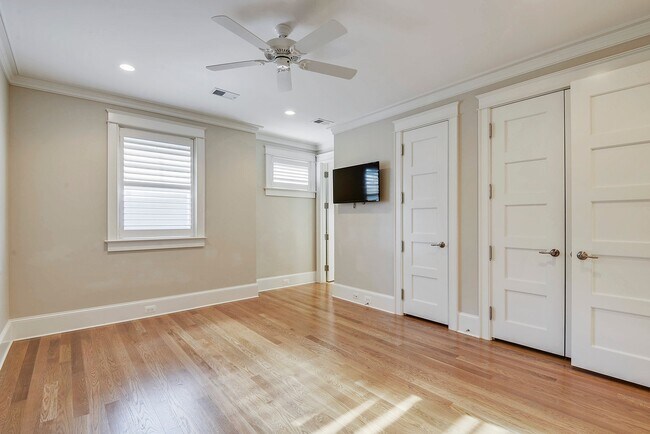 Building Photo - 5br Bethesda Home for Rent
