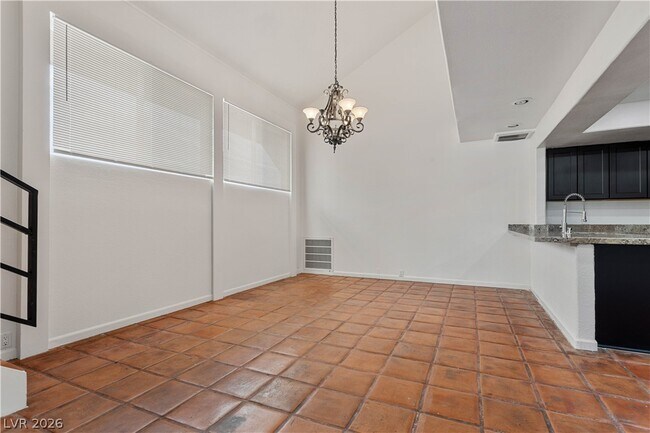 Building Photo - 908 Vegas Valley Dr