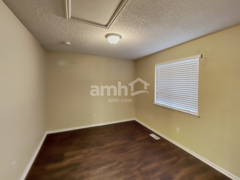 Building Photo - 11468 River Run Pky