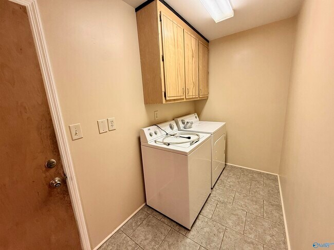 Building Photo - 105 Oakwood Meadows Dr