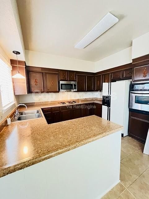 Building Photo - 3678 Hidden Dr