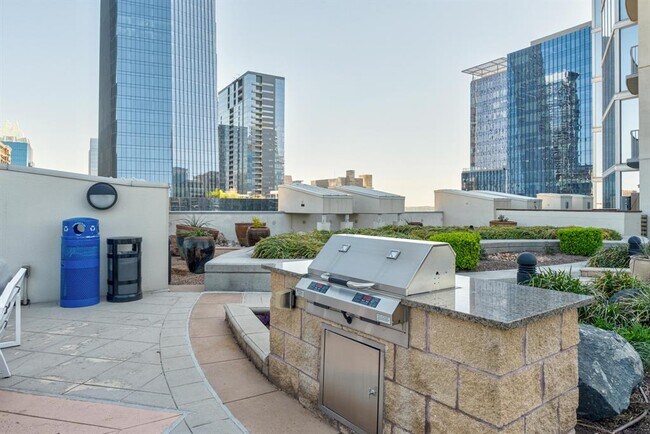 Building Photo - 360 Nueces St