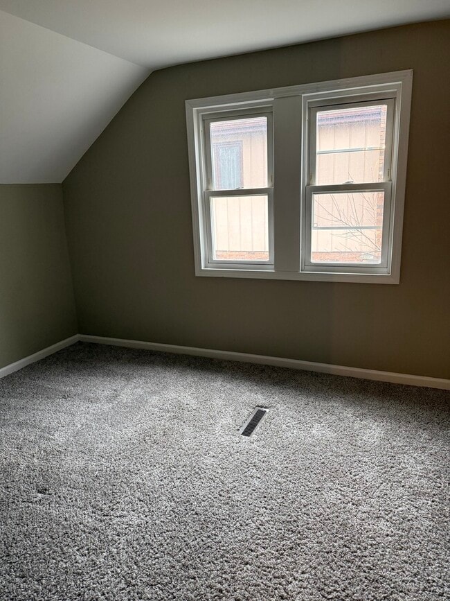 Building Photo - 10S328 Jamie Ln