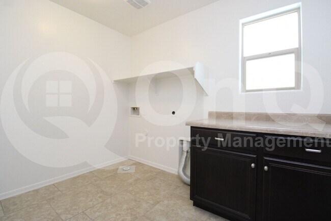 Building Photo - 13153 W Lariat Ln