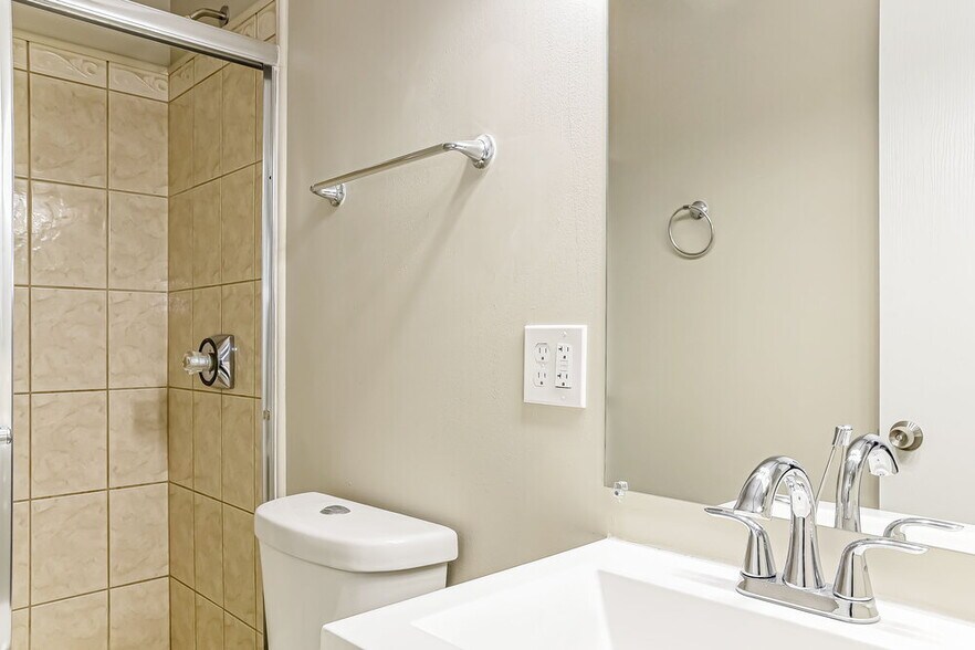 Building Photo - 794 Wallinger Dr