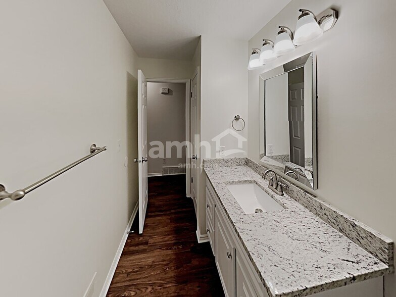 Building Photo - 514 W 150 S