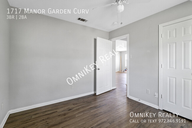 Building Photo - 1717 Manor Garden Curve