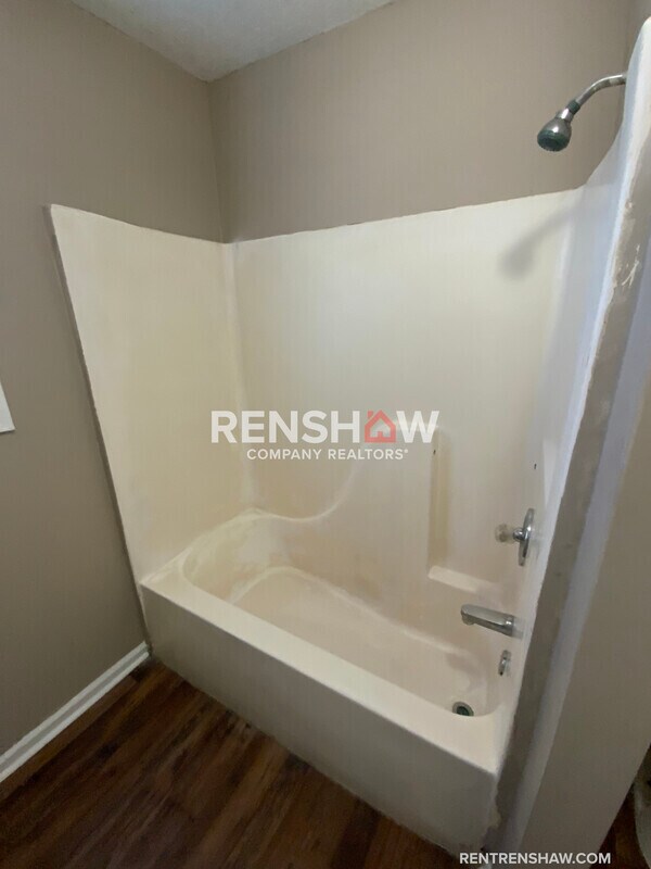 Building Photo - 632 Lee St