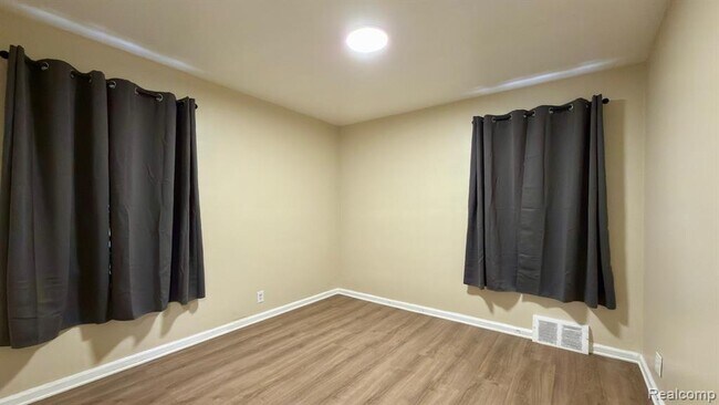 Building Photo - 855 John Daly St