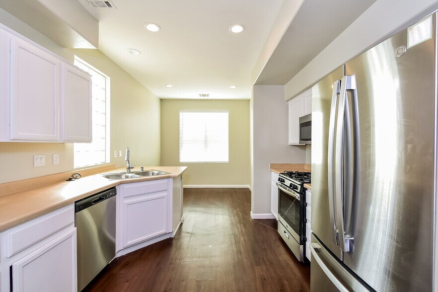 Building Photo - 5736 Adanon St