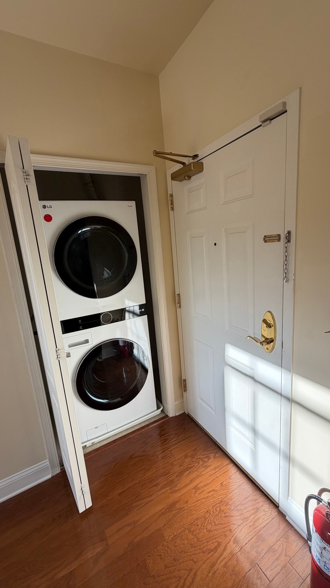 STACKABLE WASHER/DRYER IN UNIT - 2411 Ramapo Ct