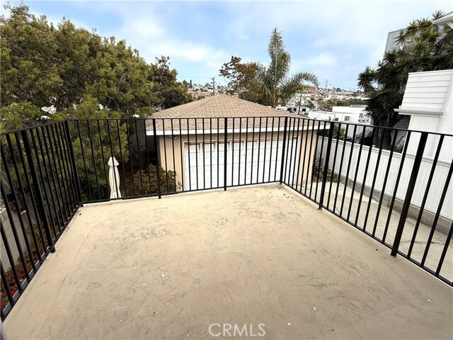 Building Photo - 714 Loma Dr