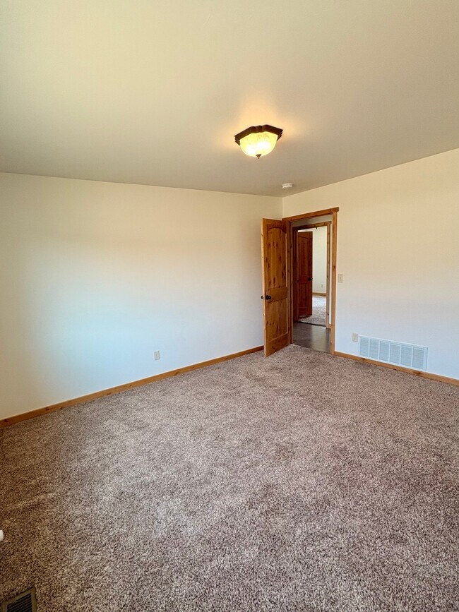 Building Photo - 6963 Green Meadow Dr