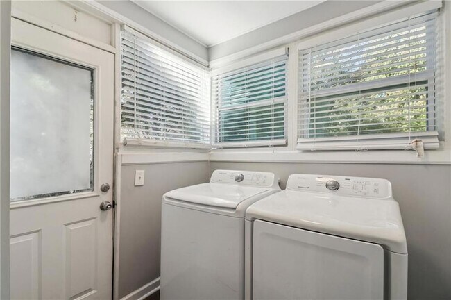 Building Photo - 2649 Jefferson Terrace