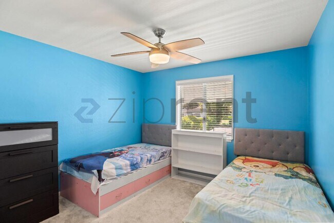 Building Photo - Unit