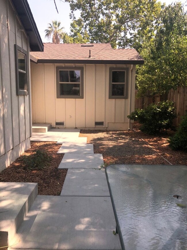 Building Photo - Recently renovated home near downtown Davis