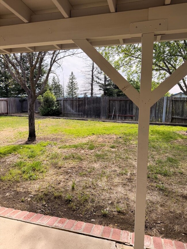 Building Photo - 3-bedroom, 2-bath home in great neighborhood!