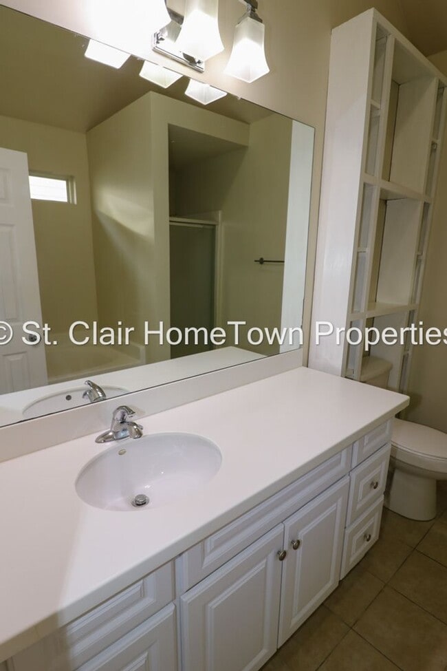 Building Photo - Family Home in Fox Hollow