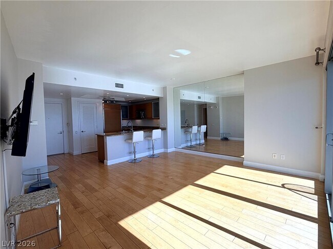 Building Photo - 322 Karen Ave