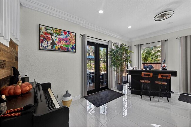 Building Photo - 2211 NE 43rd St