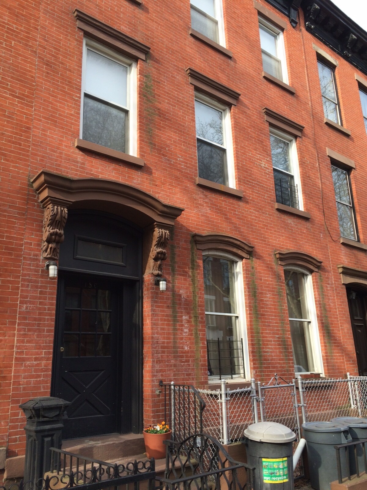 Building Photo - 156 Luquer St
