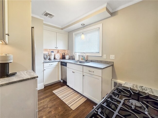 Building Photo - 10 Brayton Ave