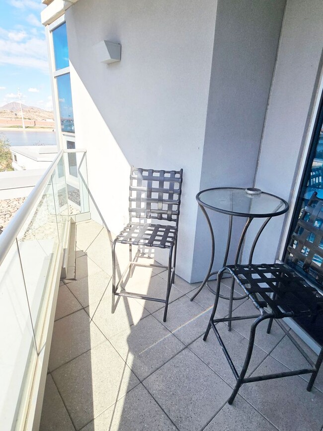 Building Photo - Furnished Condo on Tempe Town Lake 6-12 mo...