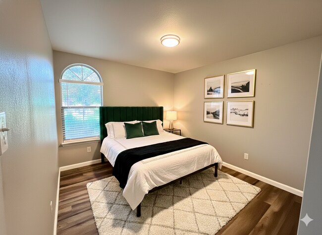 Building Photo - Move-In Ready Modern Updated- 3 Berm / 2 Bath Home Just Minutes from Downtown