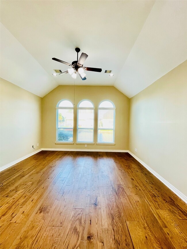 Building Photo - 14303 Tasmania Ct