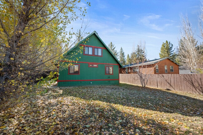 Building Photo - 1025 E Country Club Blvd